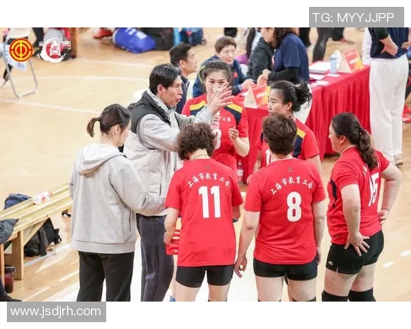 上海排球队的奋斗历程与荣耀瞬间全景纪实